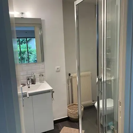 Agreable Et Moderne Studio A Neuilly Avec Jardin Exterior photo