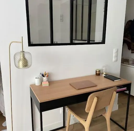 Agreable Et Moderne Studio A Neuilly Avec Jardin
